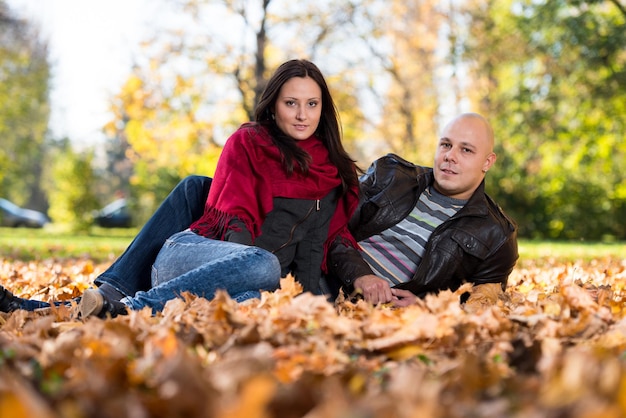 Portraits de couples d'automne