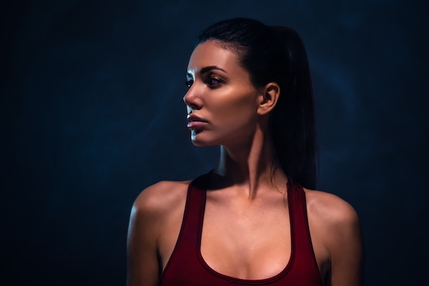 Portraits d'une photo de studio de fille sportive