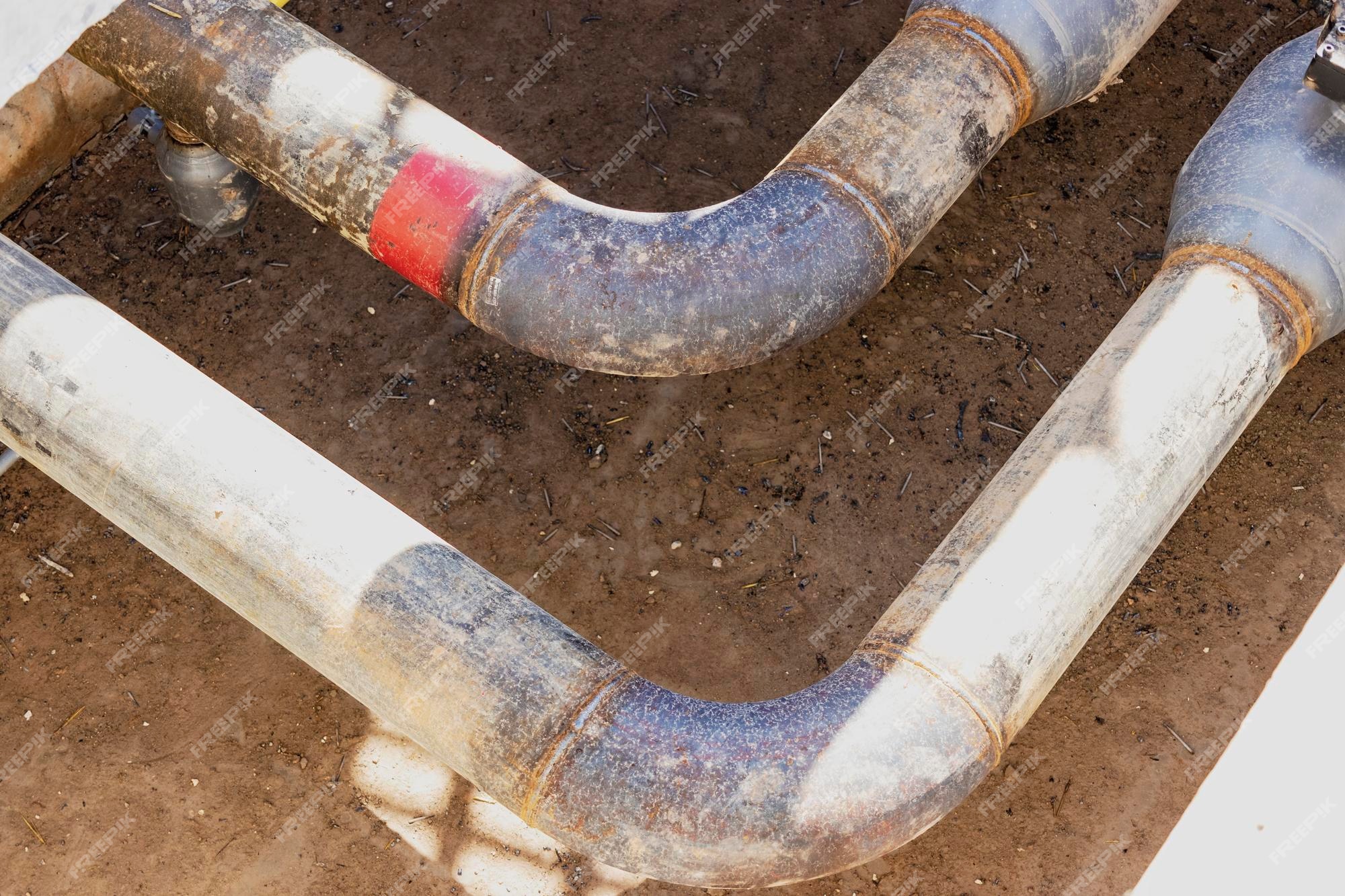 Pose De Tuyaux Souterrains Dans Une Chambre En Béton Installation D'une  Conduite D'eau Principale Sur Le Chantier Construction De Fosses D'eaux  Pluviales Vanne D'égout Système Sanitaire Et Station De Pompage