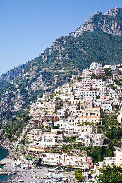 Positano est un village et une commune de la côte amalfitaine (Costiera Amalfitana), en Campanie, en Italie.