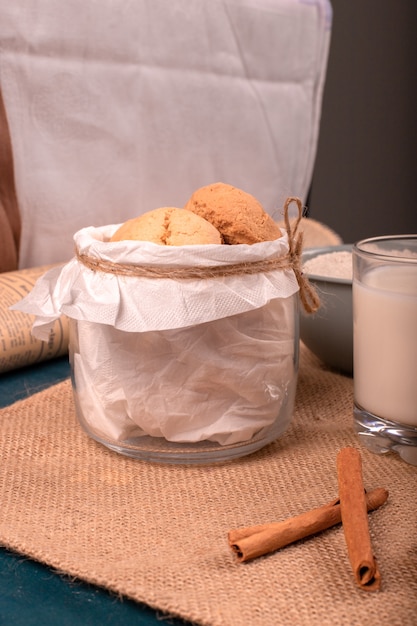 Pot de biscuits à la cannelle