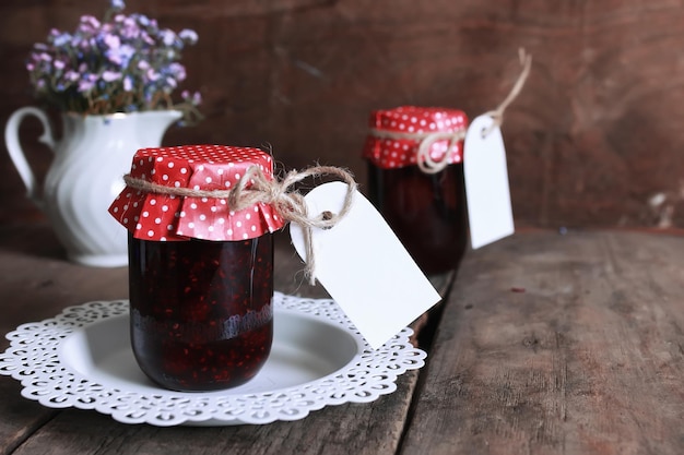 Pot de confiture maison rustique fond et fleur en bois