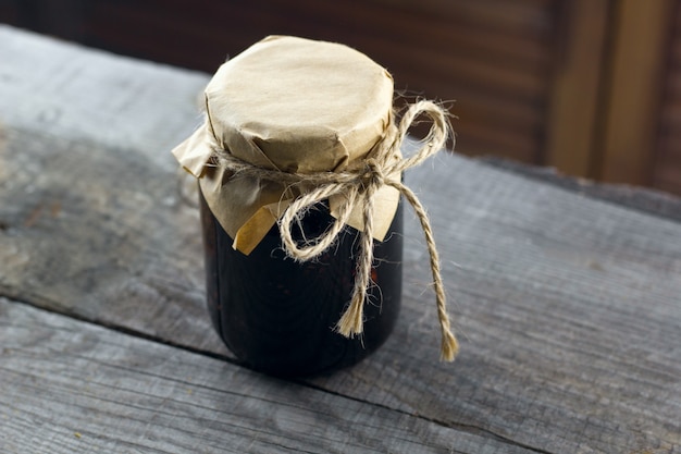 Pot à confiture vintage en bois