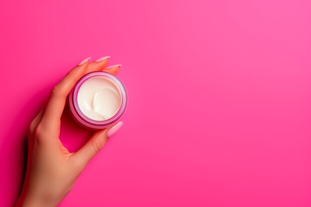 Photo un pot de crème cosmétique de luxe sur un fond rose