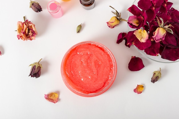 Pot de gommage cosmétique aux pétales de rose Cosmétique naturelle Cosmétique maison