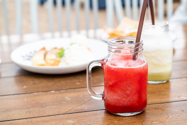 pot de smoothies de pastèque