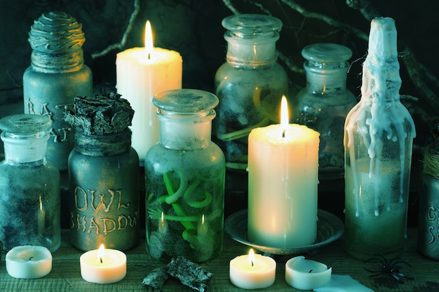 Pot de sorcière apothicaire potions magiques livre décoration Halloween