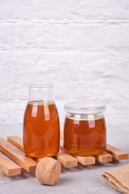 Pot en verre plein de miel