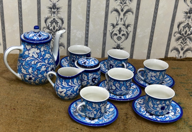 La poterie bleue est une belle vaisselle colorée faite à la main à Multan Punjab Pakistan