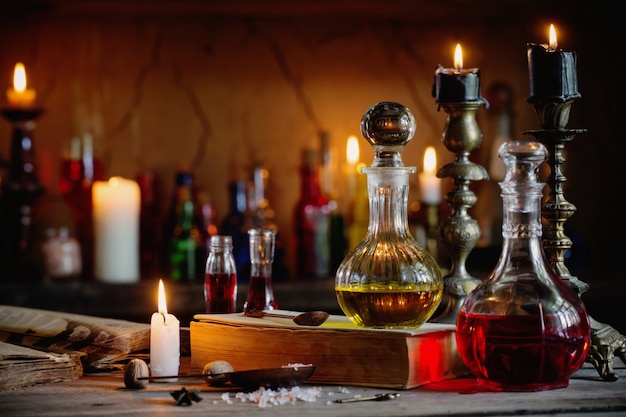 Potion magique, livres anciens et bougies