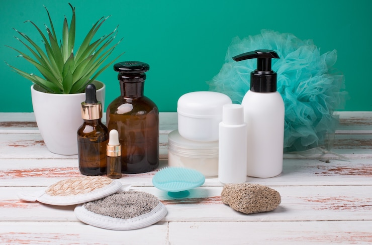 Photo pots cosmétiques sans étiquettes pour la publicité.
