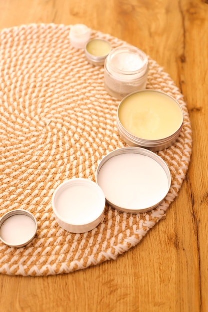 Pots de crème ronds et ouverts pour l'hydratation de la peau
