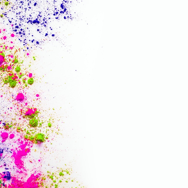 poudre de couleur holi avec espace de copie écriture de texte fond blanc