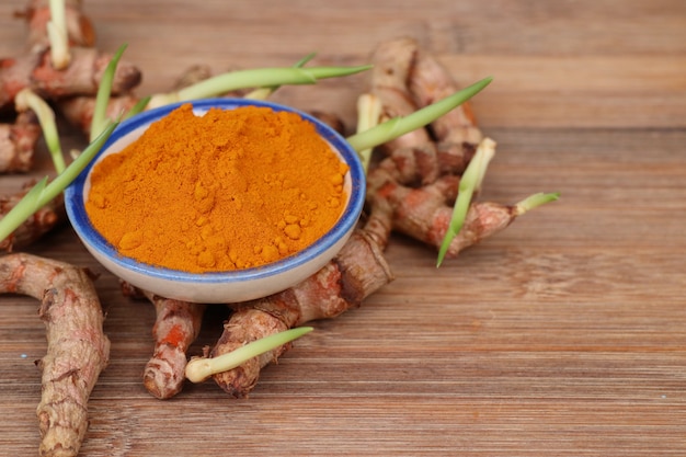 Poudre de curcuma avec germe