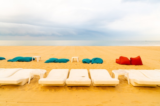 pouf de plage avec mer