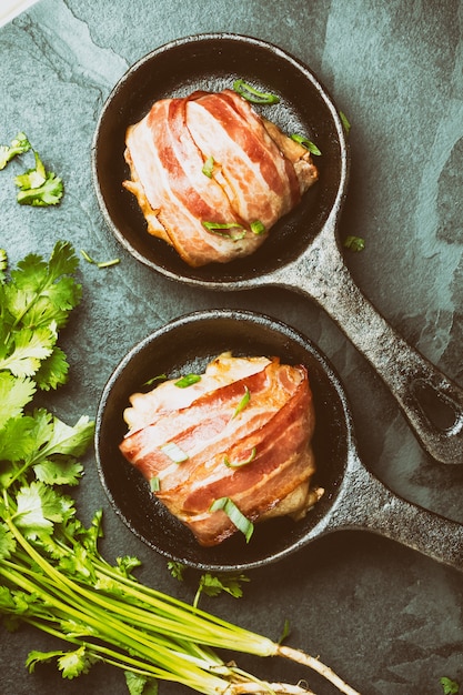 Poulet au bacon. Vue de dessus