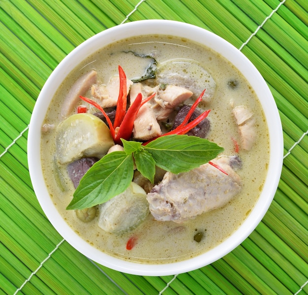 Poulet au curry vert, cuisine thaïlandaise