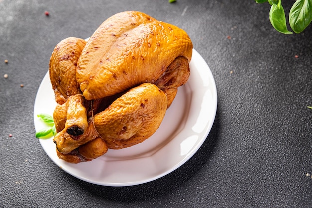 poulet au four ou dinde plat de vacances oiseau délicieux collation repas sain nourriture collation régime alimentaire sur la table