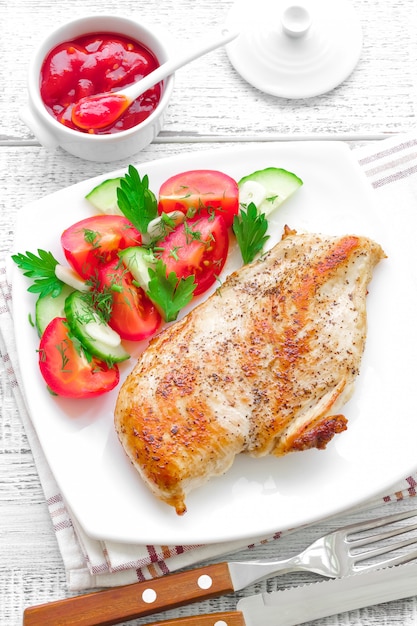 Photo poulet au four avec salade de légumes