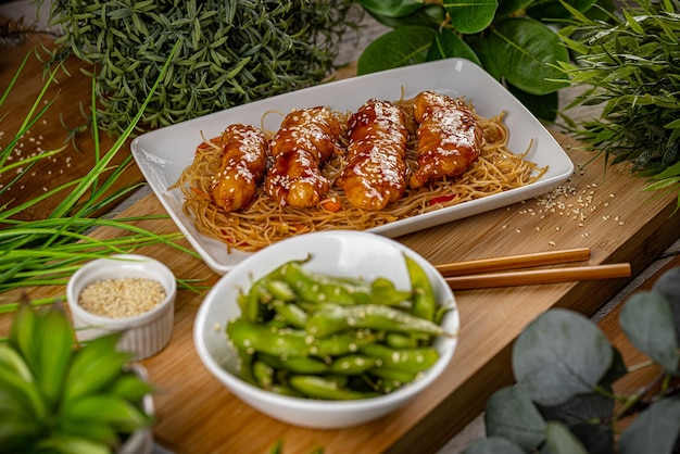 Poulet au miel avec nouilles