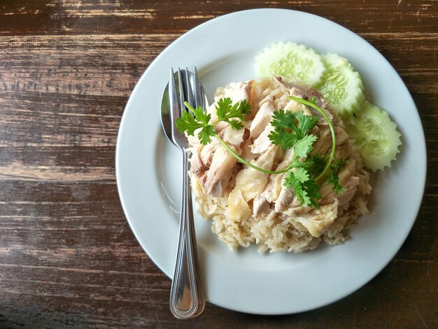 Poulet bouilli sur riz