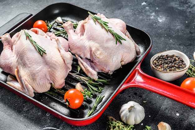 Poulet cru entier au thym