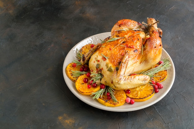 Poulet cuit au four, plat de fête,