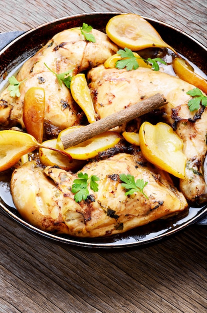 Poulet cuit à la poire