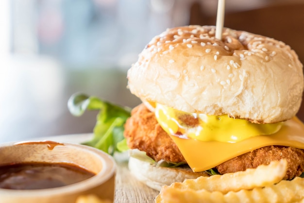 poulet frit avec burger au fromage