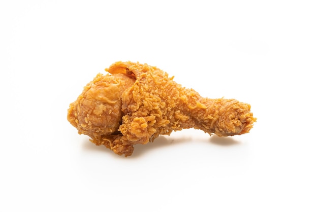 Poulet frit isolé sur fond blanc