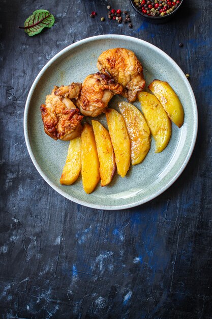 poulet frit et pommes de terre