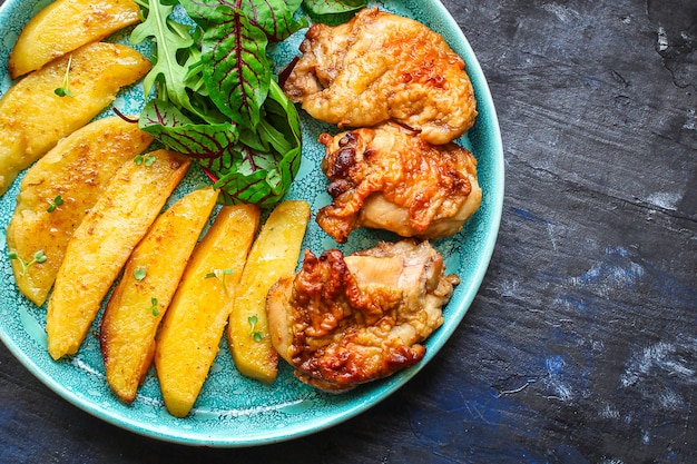 poulet frit et pommes de terre