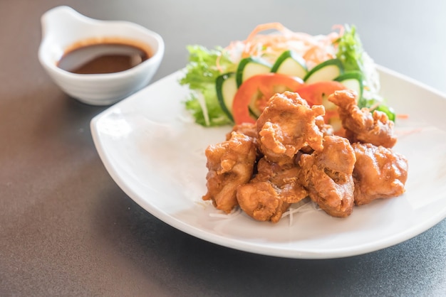 poulet frit avec sauce tonkatsu