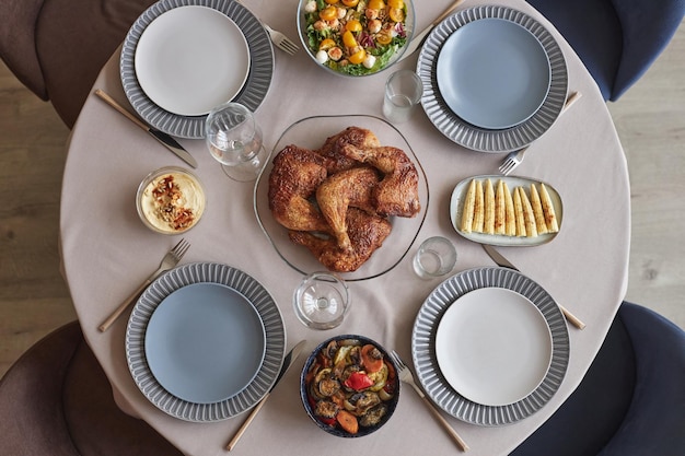 Poulet frit servant pour le dîner