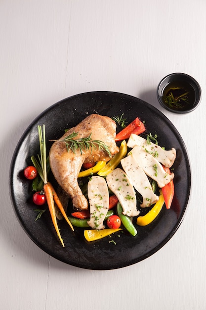 Poulet fumé avec salades bio