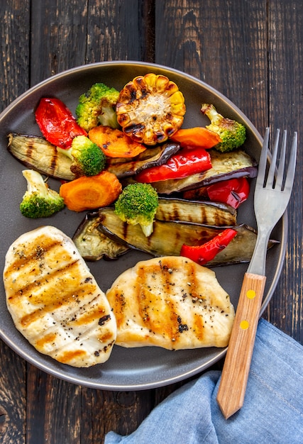 Poulet grillé aux légumes grillés