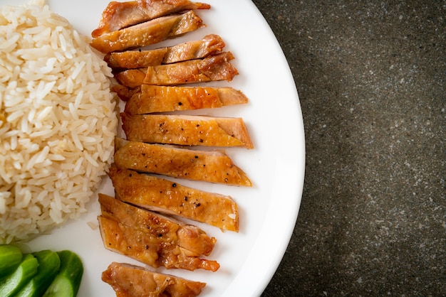 Poulet grillé avec riz vapeur