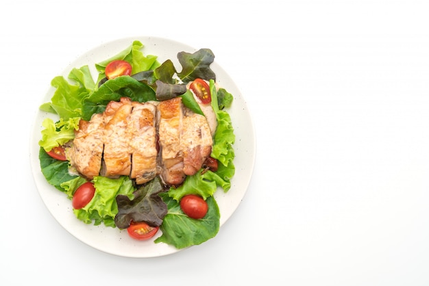 poulet grillé avec salade de légumes