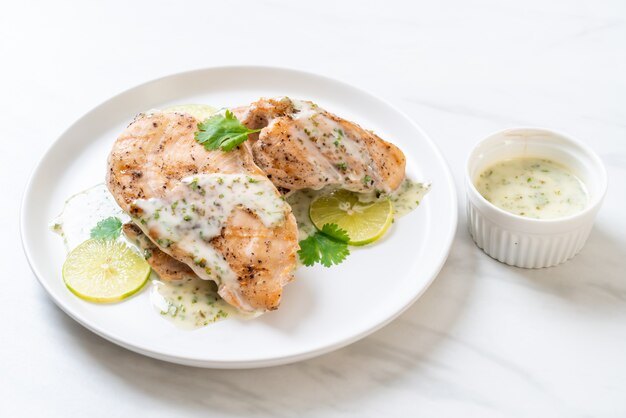 poulet grillé avec sauce citron-lime