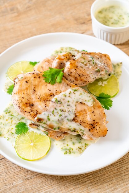 poulet grillé avec sauce citron-lime