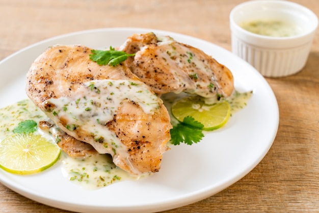 poulet grillé avec sauce citron-lime