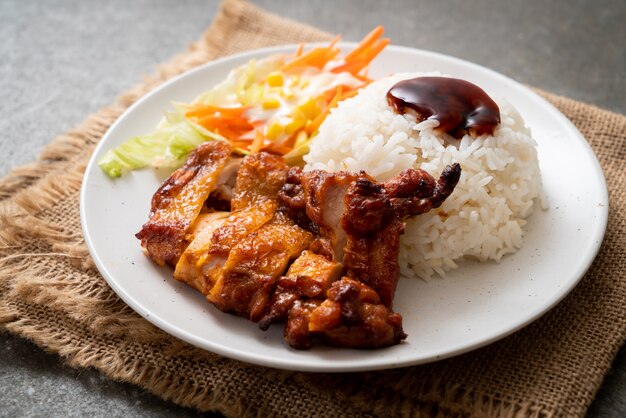 poulet grillé avec sauce teriyaki et riz