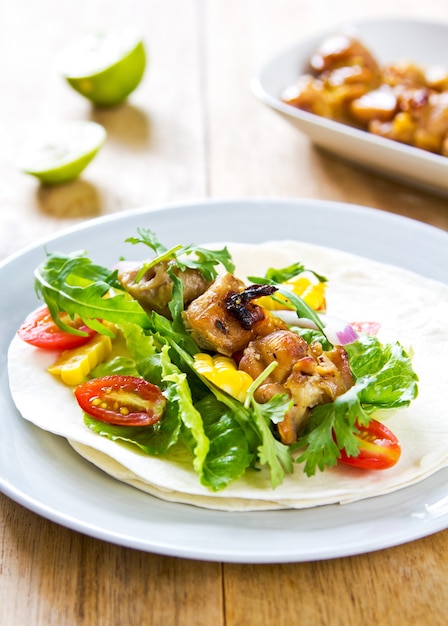 Poulet Grillé avec Tortillas de Maïs Doux et Légumes