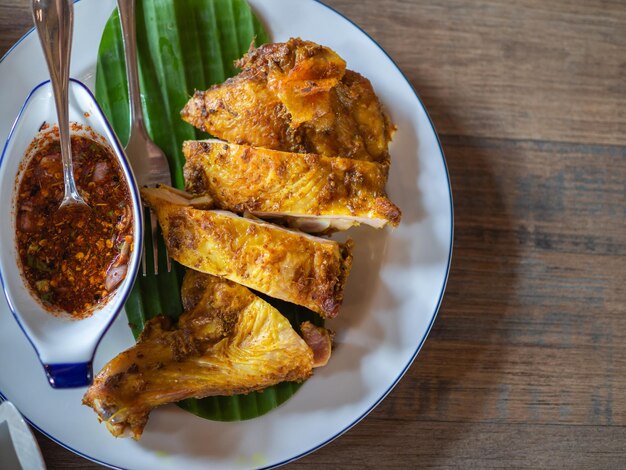 Poulet grillé avec trempette épicée à la thaïlandaise