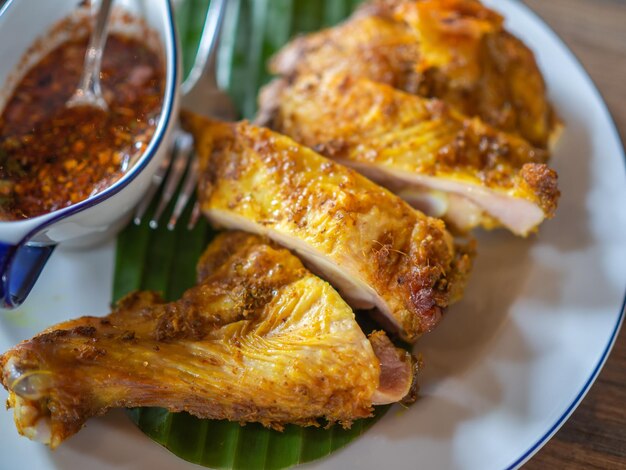 Poulet grillé avec trempette épicée à la thaïlandaise