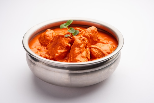 Poulet indien Tikka masala dans le bol.