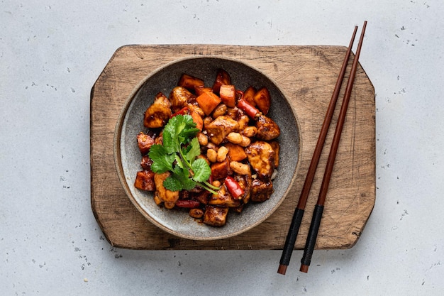 Poulet Kung Pao, plat traditionnel chinois