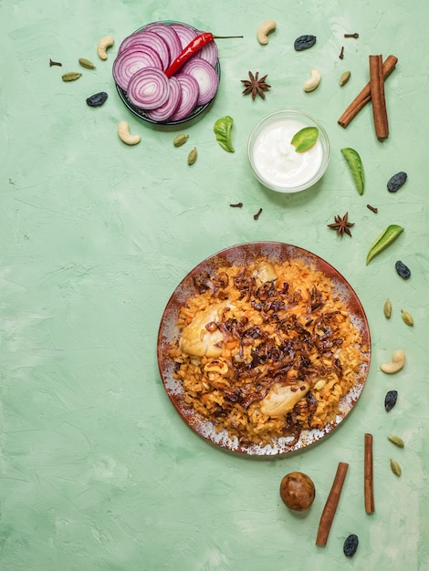 Poulet Makbous Al-Thahera, cuisine traditionnelle dans la région d'Arabie.