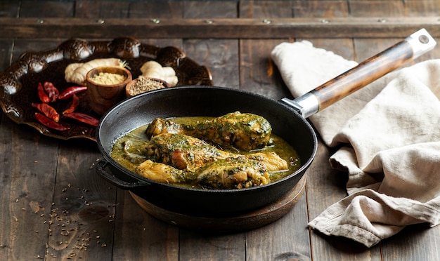 Poulet Palak ou Chicken Saag, cuisine traditionnelle indienne ou pakistanaise