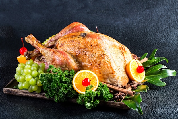 Poulet rôti de dinde pour la célébration le jour de Noël